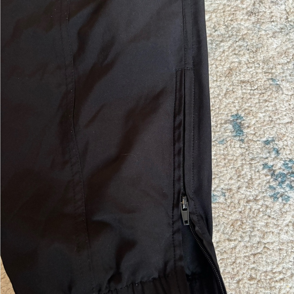 Women’s old navy black joggers - Picture 2 of 3